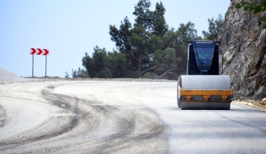 KORAMŞALI MAHALLESİNİN GRUP YOLU GENİŞLETİLDİ