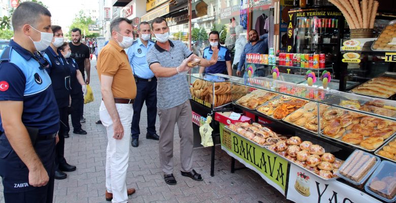 Akdeniz Zabıta Ekipleri; İş yerlerini Denetledi, Maske Dağıttı