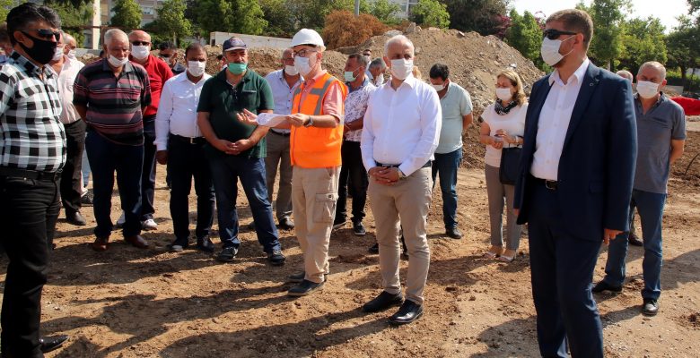 BAŞKAN GÜLTAK MİLLET BAHÇESİNİ MUHTARLARA ANLATTI