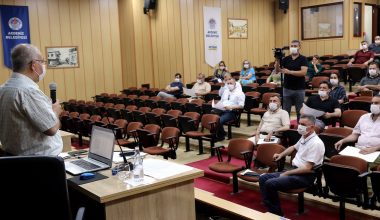 AKDENİZ BELEDİYESİ BEYAZ MASASINI KURUYOR