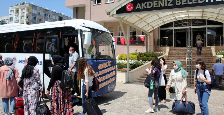 BAŞARILI ÖĞRENCİLERE ÖDÜL