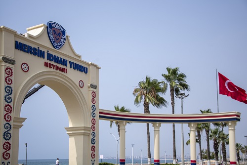 MERSİN İDMANYURDU MEYDANI YENİLENİYOR