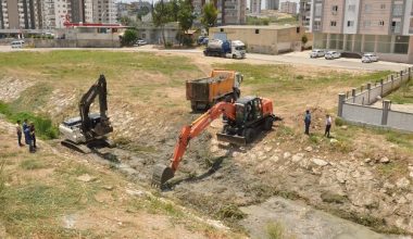 BÜYÜKŞEHİR’DEN TARSUS’TA DERE ISLAH ÇALIŞMASI