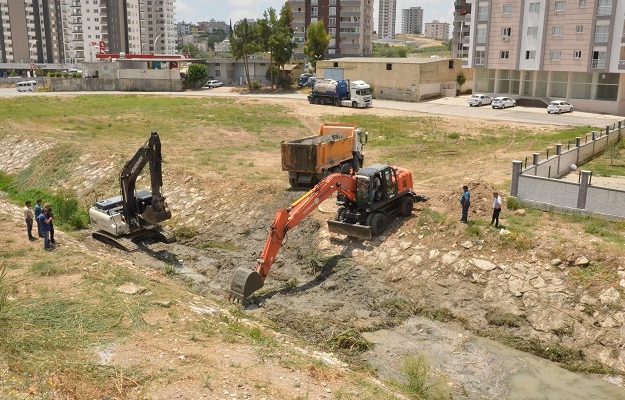 BÜYÜKŞEHİR’DEN TARSUS’TA DERE ISLAH ÇALIŞMASI