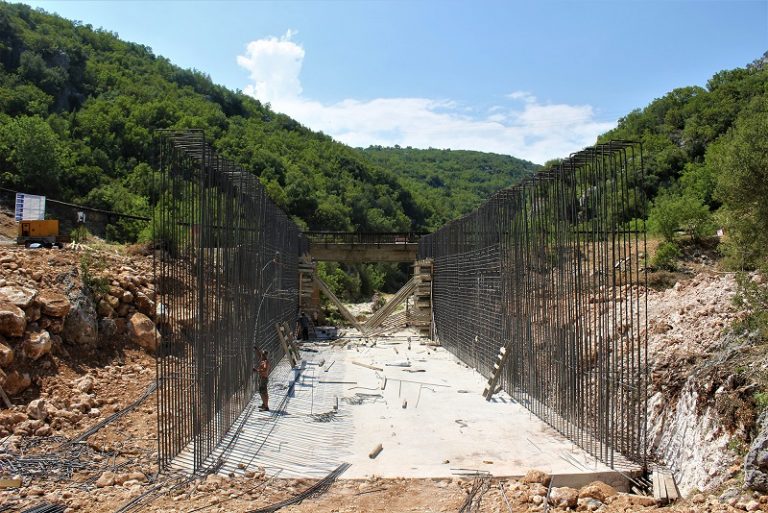 BÜYÜKŞEHİR’DEN ERDEMLİ’YE İKİ AYRI KÖPRÜ