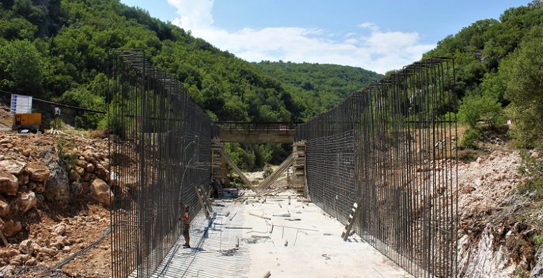 BÜYÜKŞEHİR’DEN ERDEMLİ’YE İKİ AYRI KÖPRÜ