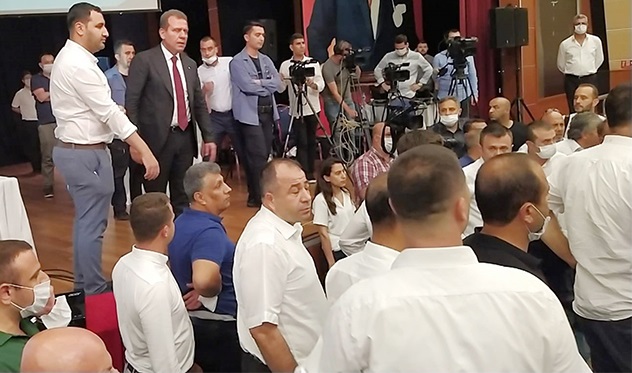 8 Saatlik meclis toplantısından GERİLİM çıktı