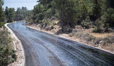 SİLİFKE’DE BAZI YOLLAR İLK KEZ ASFALTLANIYOR