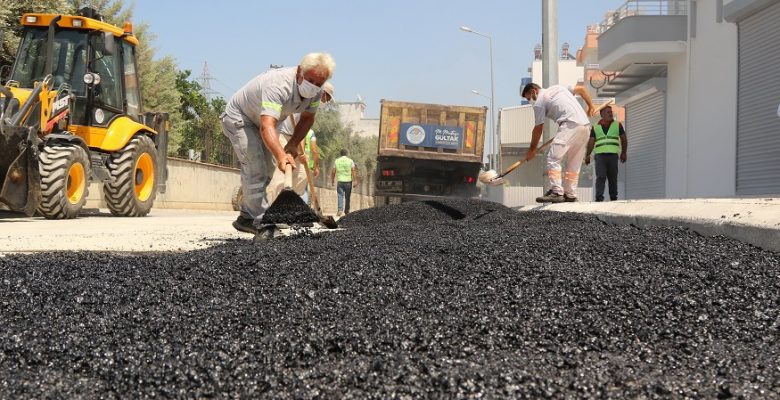 “AKDENİZ’DE FEN İŞLERİ EKİPLERİ ÇALIŞIYOR”