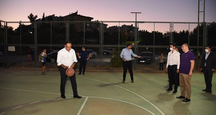 “Başkan Yılmaz, Gençlerle Basketbol Oynadı”