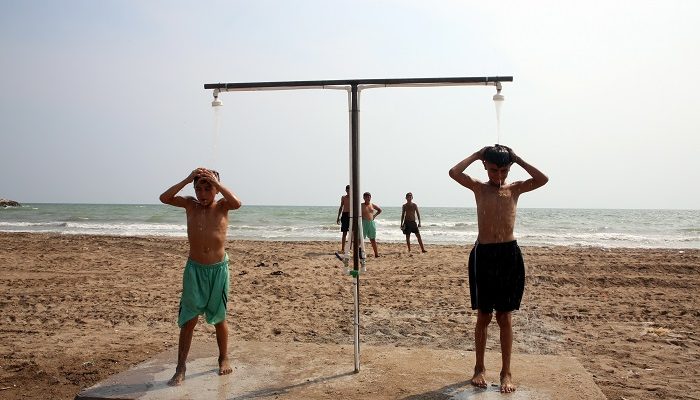 Karaduvar Sahiline Duşlar Yerleştirildi