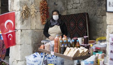 300 YILLIK TARİHİ TAŞHAN, KADIN ÜRETİCİ PAZARI OLDU