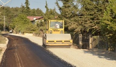 Kırsalda asfalt çalışması