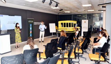 Kursiyer kadınlara e-ticaret ve dijital pazarlama eğitimi verildi