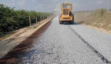MERKEZ VE BAĞLI MAHALLELERİN YOLLARI ASFALTLANIYOR
