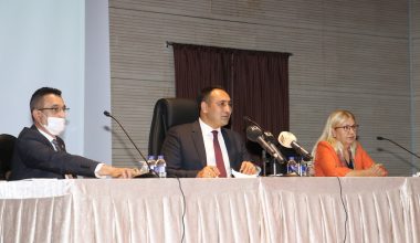 Toroslar’da CHP’li meclis üyeleri, gündem dışı konuşmalarıyla gerginlik yarattı.