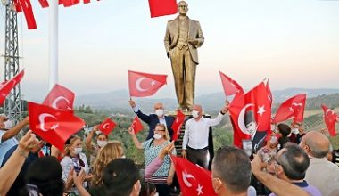 Akdeniz Belediyesi’nden, İhsaniye Melemez’e Atatürk Heykeli