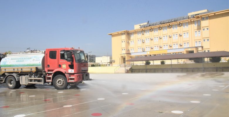 Toroslar’da okullar temizleniyor