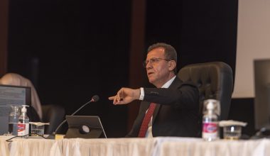 Meclis gerildi! Başkan Seçer, Meclis üyelerini sakinleştirdi