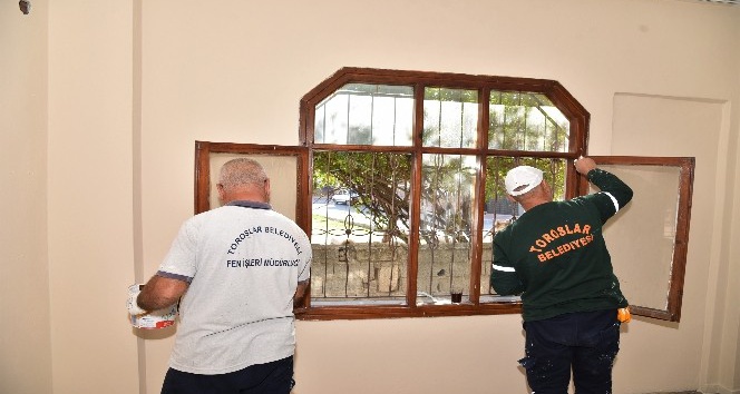 Toroslar’dan evi yanan aileye destek