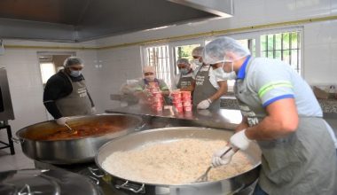 Yenişehir Belediyesi Aşevi, yıllardır yemekleri ihtiyaç sahiplerine ulaştırıyor