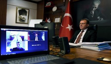 Seçer, Mersin’deki ‘akıllı kent’ uygulamalarını anlattı.