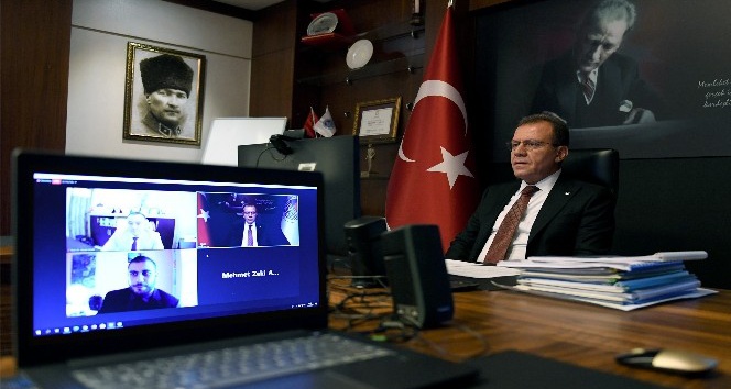 Seçer, Mersin’deki ‘akıllı kent’ uygulamalarını anlattı.