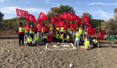 Gökyüzü çatılı okul!