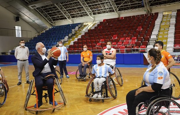 “Sevgi eksikliği, en büyük engeldir”