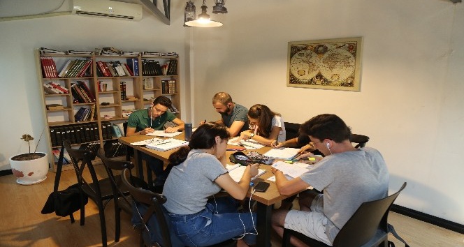 Mezitli Belediyesi 588 üniversite öğrencisine eğitim desteği verdi