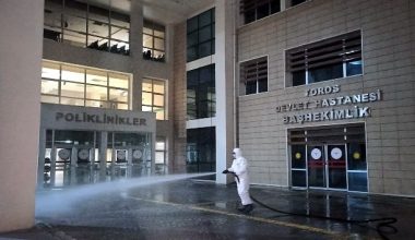 Akdeniz’de dezenfekte ve ilaçlama çalışmaları sürüyor