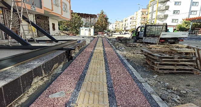 Büyükşehir kaldırım işlerine devam ediyor