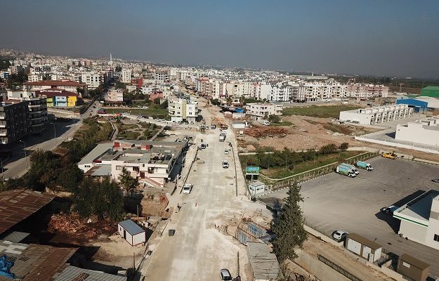 ÇİFTÇİLER CADDESİNDE YOL ASFALT ÇALIŞMASI SÜRÜYOR