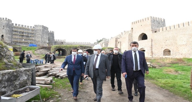 Vali Su, Anamur’da tarihi ören yerlerini gezerek, yetkililerden bilgi aldı