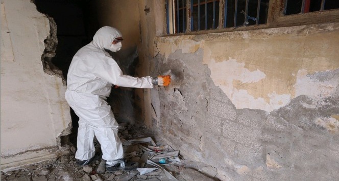 Yıkılacak binalarda asbest kontrolü yapılıyor