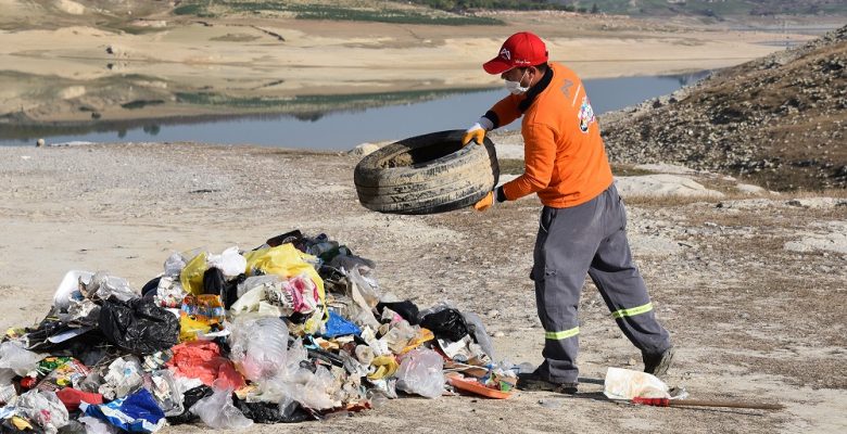 Berdan Barajında temizlik