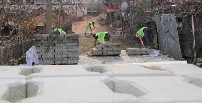 SOĞUCAK’TA YOLLAR KİLİT PARKE İLE KAPLANIYOR