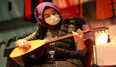 “Müziğin bütün doğa ve evren için bir terapi olduğunu düşünüyorum”