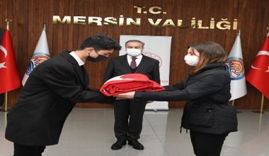 Tüm illeri dolaşacak Türk bayrağı için Mersin’de tören