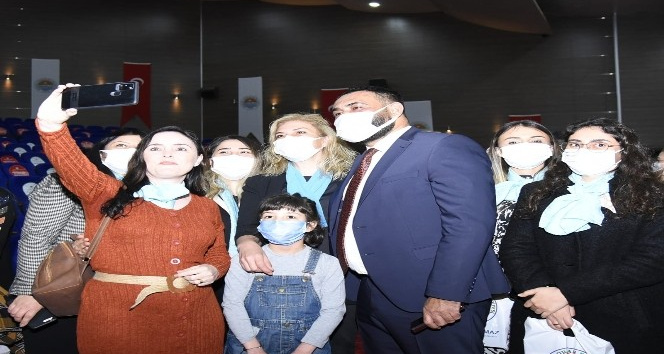 Başkan Yılmaz’dan ‘Dünya Kadınlar Günü’de kadınlara mektup ve hediye