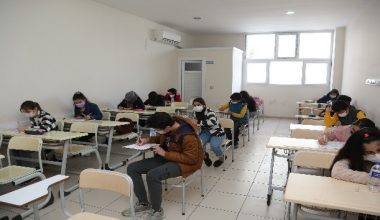 Erdemli Belediyesi Kurs Merkezi, lise hazırlık kayıt sınavını yaptı