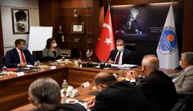 Seçer, meslek odaları ve dernek başkanları temsilcileriyle bir araya geldi