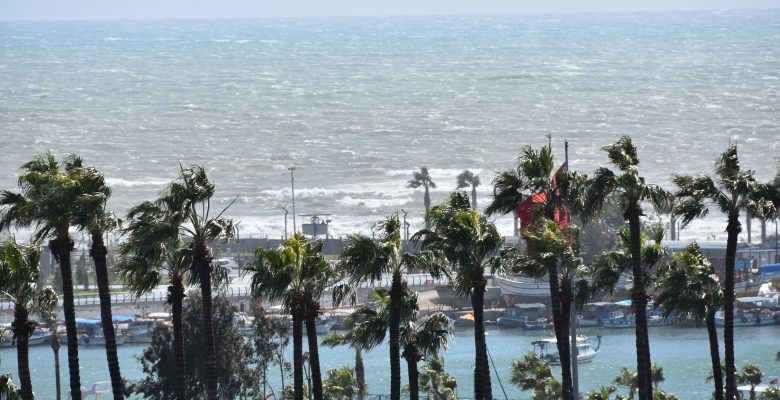 Mersin Fırtınaya Teslim