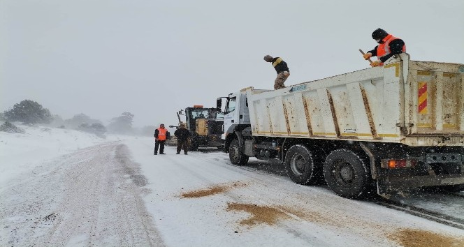 Karla mücadele çalışmaları 7/24 sürüyor