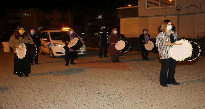 Erdemlinin sahur davulcuları kadınlar