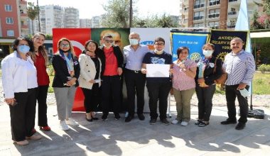 Başkan Tarhan ve özel çocuklar çizdikleri resimlerle 23 Nisan’ı anlatmaya çalıştı