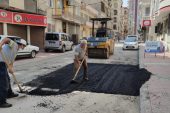 Akdeniz’de asfalt yama ve yol açma çalışmaları