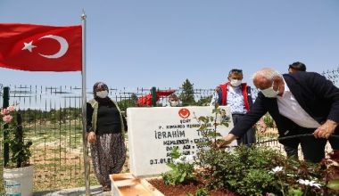 Erdemli Belediyesi, Şehit mezarlarını çiçeklerle yeniledi, bakımlarını yaptı