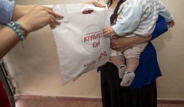 Kıyafet Evine gidemeyen çocukların bayramlıkları evlerine geldi