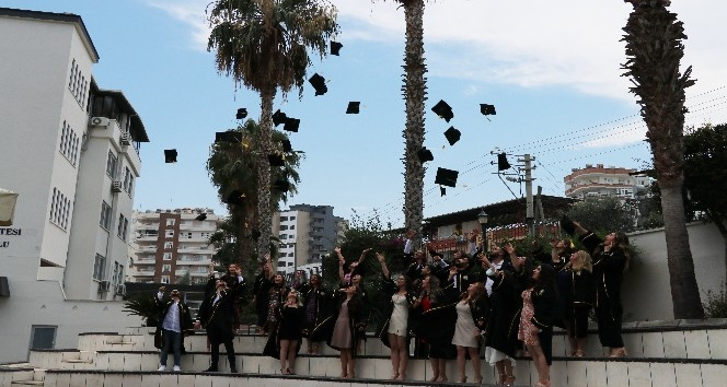 Hemşireler, mezuniyet sevinci yaşadı